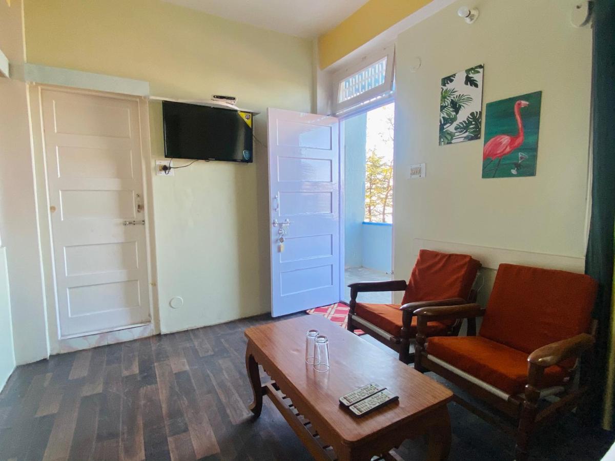 The Travelista Shimla Bed & Breakfast Bagian luar foto